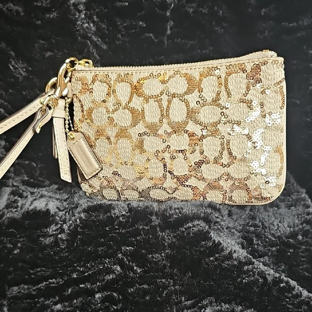 Coach Gold Sequin Wristlet NWT with Signature Monogram With Coach Box✨️✨️✨️ - Picture 3 of 11